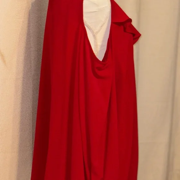 VINCE CUMUTO Chic Asymmetrical Red Cold Shoulder Blouse. Vince Cumuto - Picture 5 of 8